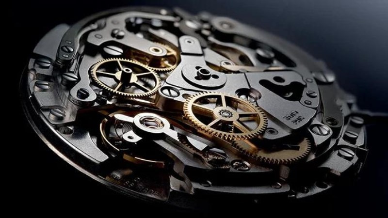 Bộ m&aacute;y mạnh mẽ, bền bỉ v&agrave; cam kết đạt chuẩn Swiss Made