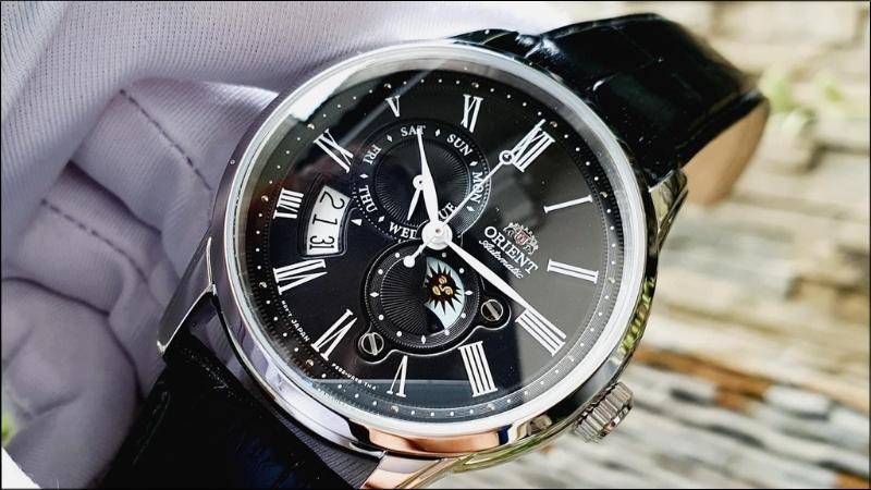 Các chữ số và vạch số đều được gia công tinh xảo, tỉ mỉ Các chữ số và vạch số đều được gia công tinh xảo, tỉ mỉ