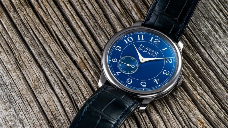 Dress Watch có những yêu cầu rất khắt khe, nghiêm ngặt Dress Watch có những yêu cầu rất khắt khe, nghiêm ngặt