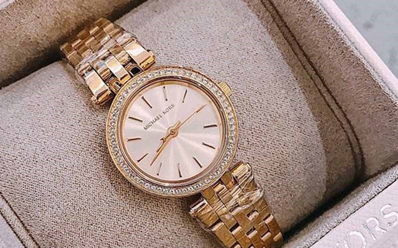 Michael Kors luôn mang đến sự tự tin và quyến rũ cho người sử dụng