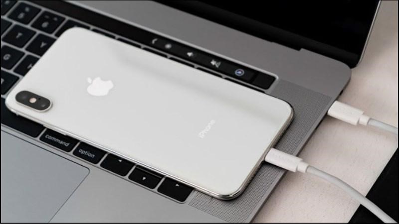 Kết nối iPhone với MacBook gi&uacute;p tiện lợi hơn trong việc trao đổi dữ liệu