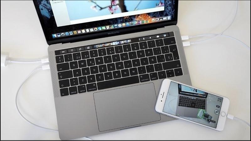 T&agrave;i khoản Apple ID đang hoạt động được đăng nhập tr&ecirc;n cả hai thiết bị