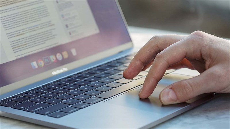 Kết nối iPhone với MacBook gi&uacute;p tiện lợi hơn trong việc trao đổi dữ liệu 