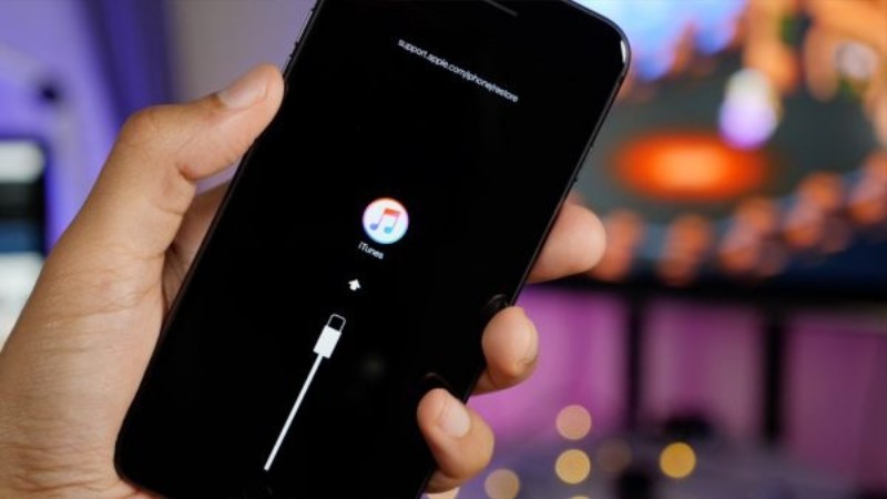 Chuẩn bị d&acirc;y c&aacute;p USB kết nối thiết bị với m&aacute;y t&iacute;nh để update 