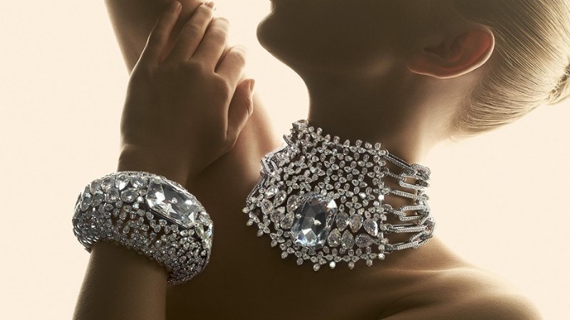 Đ&aacute; Swarovski được d&ugrave;ng kh&aacute; phổ biến trong lĩnh vực gia c&ocirc;ng trang sức 