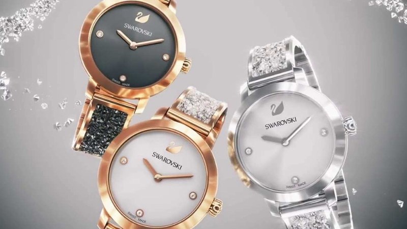 Đ&aacute; Swarovski thường được d&ugrave;ng để trang tr&iacute; l&ecirc;n c&aacute;c cọc số, viền d&acirc;y đồng hồ đeo tay,...