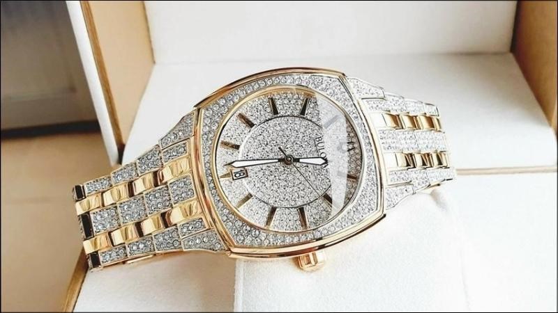 Đồng hồ đ&iacute;nh đ&aacute; Swarovski thường rất chắc chắn, cứng c&aacute;p