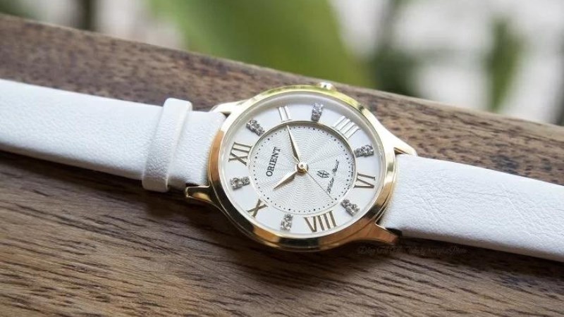 Đồng hồ Orient đ&iacute;nh đ&aacute; Swarovski được đ&aacute;nh gi&aacute; cao bởi vẻ ngo&agrave;i rực rỡ, sang trọng 