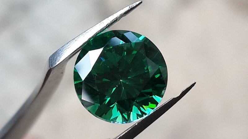 Đ&aacute; Swarovski được nghi&ecirc;n cứu v&agrave; sản xuất bởi thương hiệu Swarovski của &Aacute;o