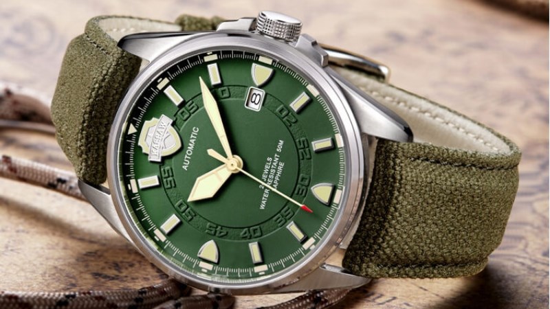 Khả năng chống nước của đồng hồ lên đến 5ATM, hỗ trợ chống trầy xước Khả năng chống nước của đồng hồ lên đến 5ATM, hỗ trợ chống trầy xước