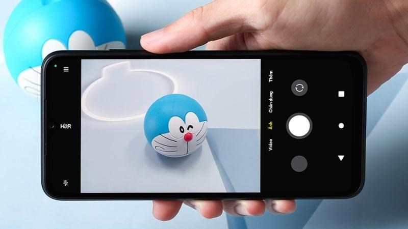 Dễ d&agrave;ng ghi lại mọi khoảnh khắc đ&aacute;ng nhớ với camera sau