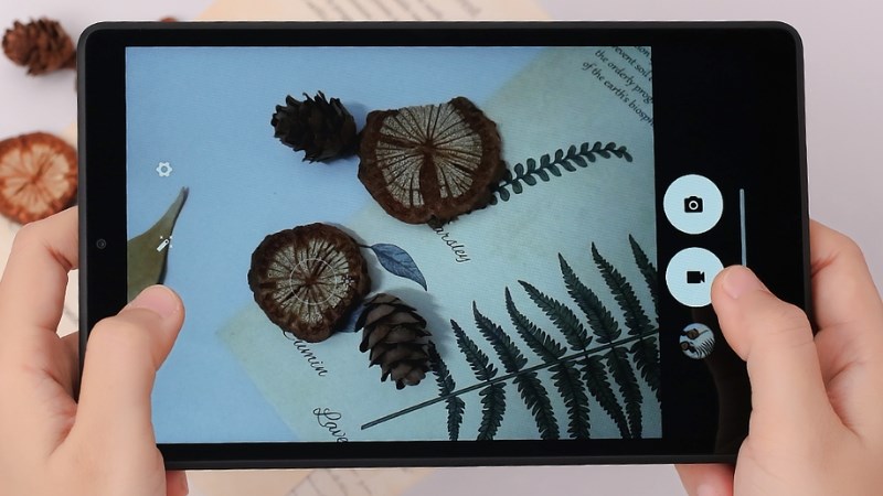 Chụp ảnh đơn giản với camera trước v&agrave; sau 