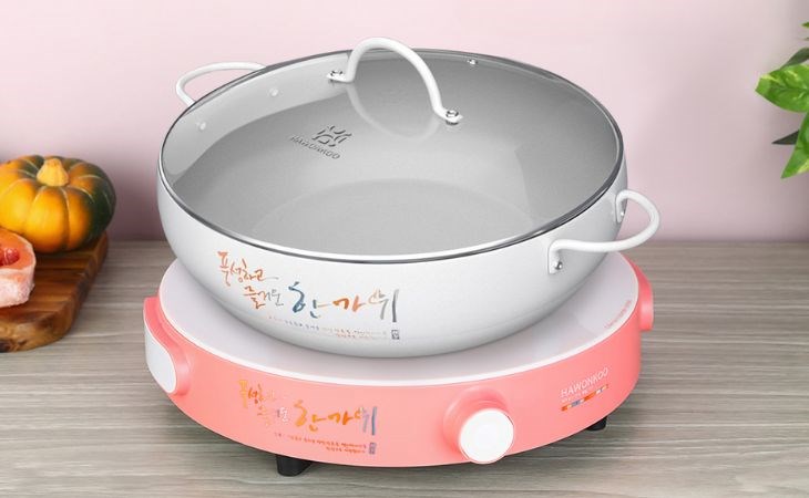 Bếp từ Hawonkoo CEH-101-I-PK có 1 vùng nấu nhỏ gọn, tiện lợi