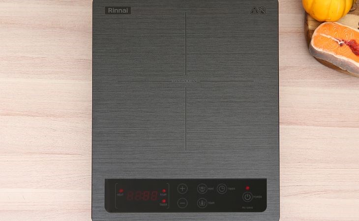 Bếp từ Rinnai RC-I200G có công suất 2000W, giúp thức ăn chín nhanh
