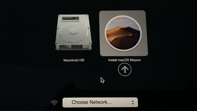 Giao diện hiện ra sau khi nhấn ph&iacute;m Options, nhấn chọn USB chứa hệ điều h&agrave;nh