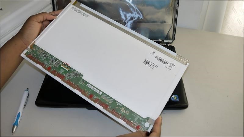 Lỗi màn hình LCD là nguyên nhân gây ra laptop bị lag màn hình