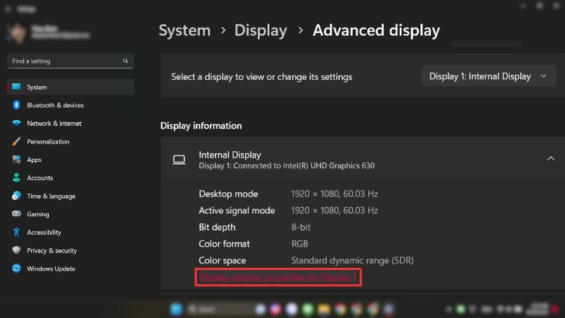 Bấm chọn Display adapter properties cho một trong hai m&agrave;n h&igrave;nh để thay đổi c&agrave;i đặt