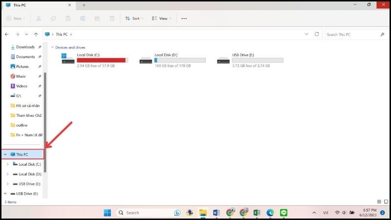 Nhấn tổ hợp phím Windows + E, rồi nhấn vào This PC