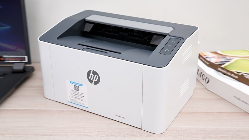 M&aacute;y in Laser Trắng Đen HP 107a nhỏ gọn, trang nh&atilde;, dễ d&agrave;ng bố tr&iacute; cho mọi kh&ocirc;ng gian