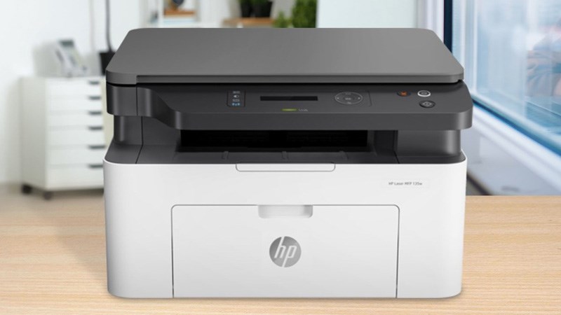 M&aacute;y in HP LaserJet MFP 135w WiFi &iacute;ch thước nhỏ gọn, d&ugrave;ng h&agrave;i h&ograve;a cho mọi kh&ocirc;ng gian