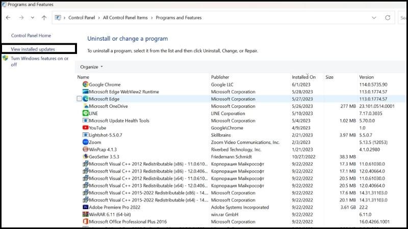 Nhấp v&agrave;o View installed updates ở b&ecirc;n tr&aacute;i