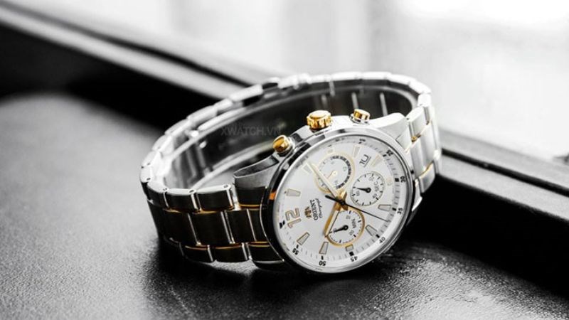 Bộ m&aacute;y đồng hồ c&agrave;ng phức tạp th&igrave; c&agrave;ng mau hết pin