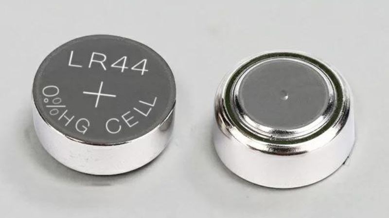 M&atilde; pin xuất hiện dưới đ&aacute;y đồng hồ