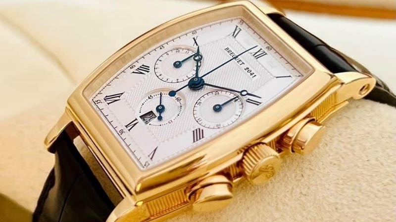 Từng chi tiết tr&ecirc;n đồng hồ v&agrave;ng Breguet được ho&agrave;n thiện cực kỳ tinh xảo.
