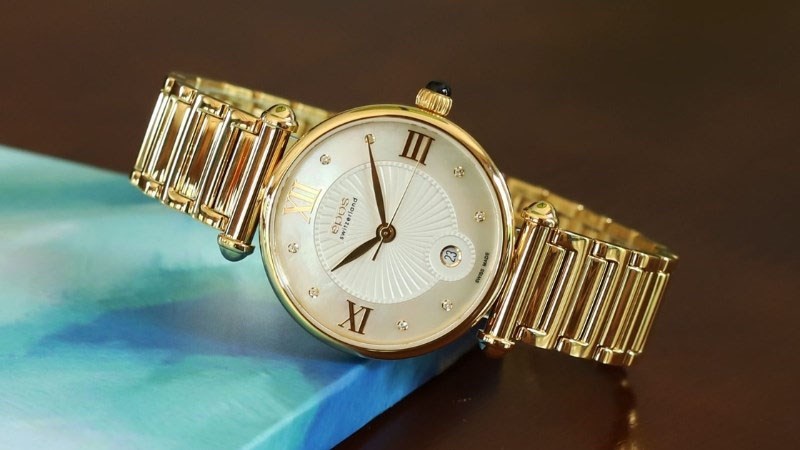 Đồng hồ v&agrave;ng 18k được chế t&aacute;c ho&agrave;n to&agrave;n từ v&agrave;ng nguy&ecirc;n khối