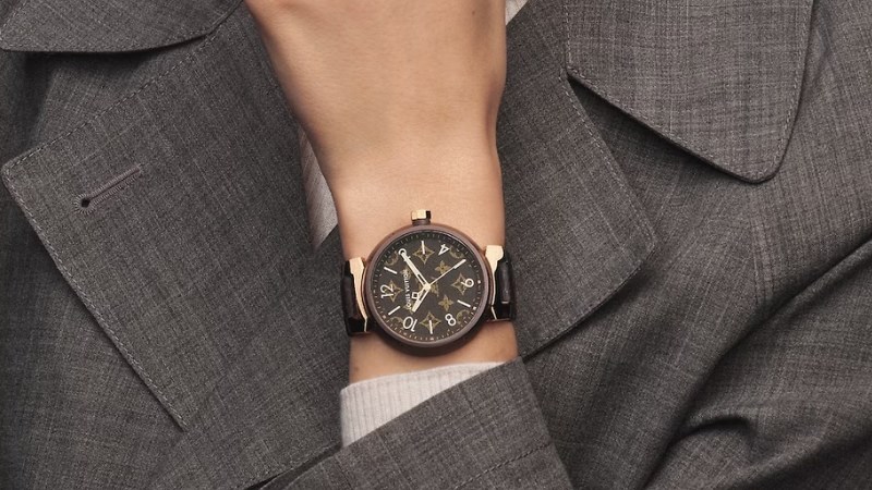 Gi&aacute; đồng hồ Louis Vuitton nữ tr&ecirc;n 85.000.000đ t&ugrave;y theo từng mẫu thiết kế