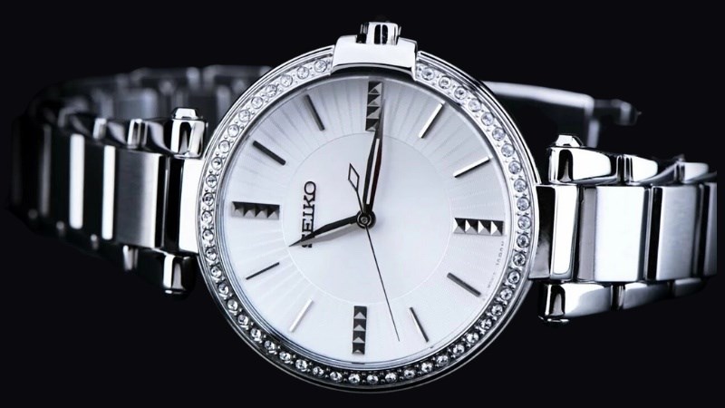 Đồng hồ nam đ&iacute;nh đ&aacute; sang trọng v&agrave; lịch l&atilde;m l&agrave; một thế mạnh vững bền của SEIKO