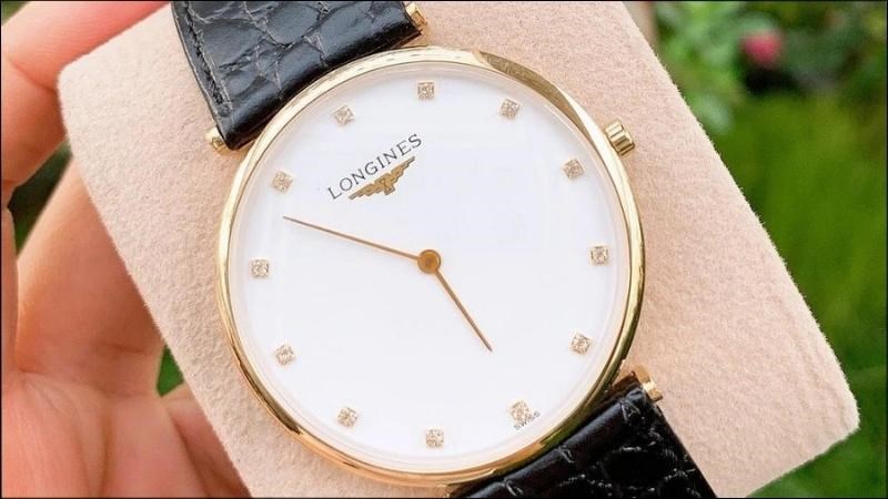 Đồng hồ nam đ&iacute;nh đ&aacute; Longines c&oacute; vẻ ngo&agrave;i sang trọng v&agrave; lịch l&atilde;m