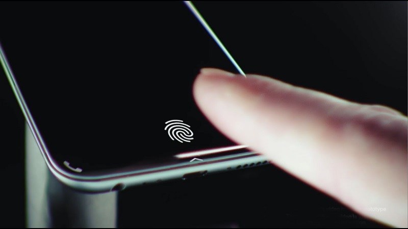 Trang bị cảm biến để chiếu tia hồng ngoại v&agrave;o khu&ocirc;n mặt