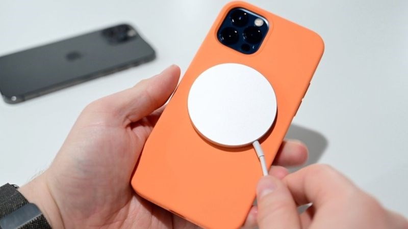 Kết nối iPhone của bạn với nguồn điện