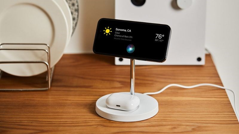 Đặt iPhone theo hướng nằm ngang tr&ecirc;n một bề mặt cố định