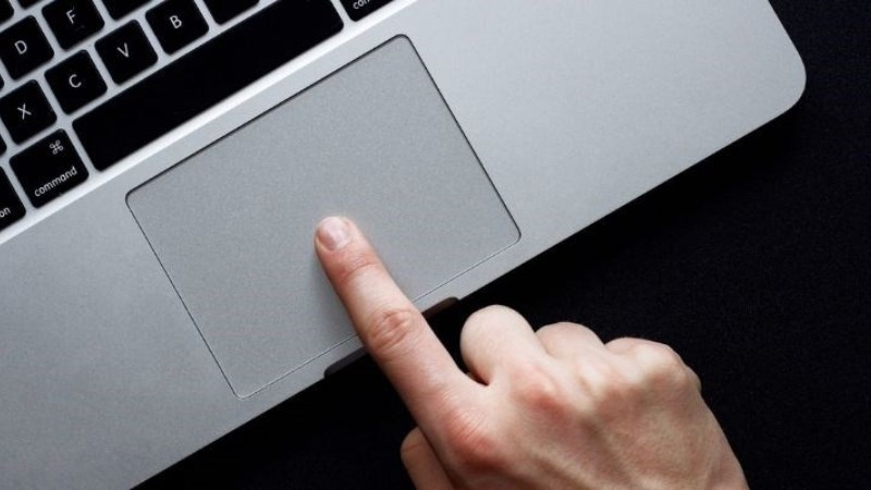 Kiểm tra Trackpad c&oacute; đang bị liệt ở bất kỳ điểm n&agrave;o hay kh&ocirc;ng