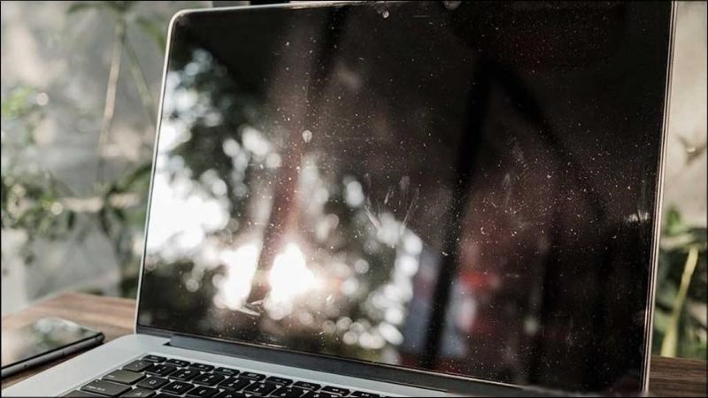 Kiểm tra vẻ ngoài của màn hình để xem có hư hỏng và trầy xước hay không Kiểm tra vẻ ngoài của màn hình để xem có hư hỏng và trầy xước hay không