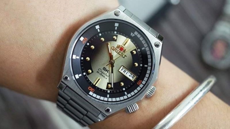 Đồng hồ sở hữu bộ máy in-house bền bỉ Đồng hồ sở hữu bộ máy in-house bền bỉ
