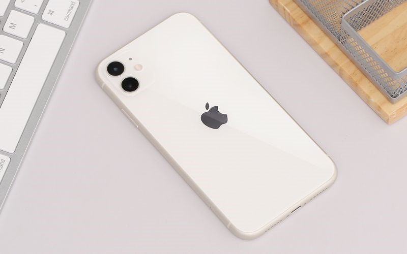 iPhone 11 màu trắng tinh khiết thể hiện sự sang trọng, trang nhã 