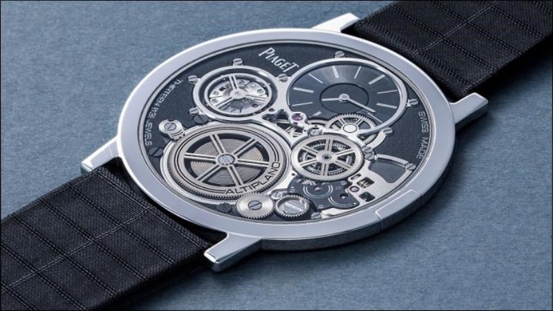 Độ mỏng của sản phẩm chỉ khoảng 2 mm với bộ vỏ coban s&aacute;ng b&oacute;ng