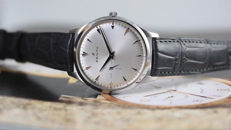 Phong c&aacute;ch đồng hồ tối giản nhưng vẫn giữ được vẻ đẹp sang trọng