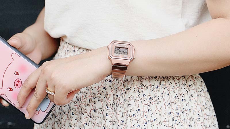 Casio B650WC-5ADF sử dụng dây kim loại sắc hồng đẹp mắt, ấn tượng Casio B650WC-5ADF sử dụng dây kim loại sắc hồng đẹp mắt, ấn tượng