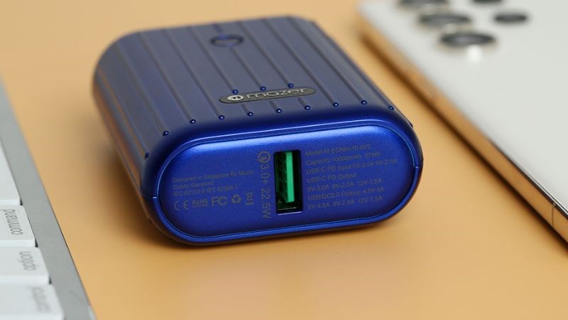Vi&ecirc;n pin 10.000mAh cùng hi&ecirc;̣u su&acirc;́t 65% mang đ&ecirc;́n khả năng sạc nhi&ecirc;̀u l&acirc;̀n