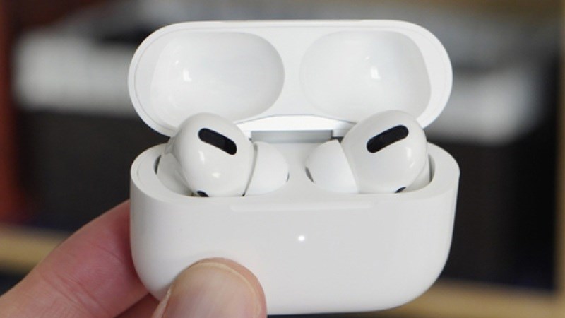 Mang đến trung t&acirc;m uy t&iacute;n kiểm tra v&agrave; sửa chữa để khắc phục triệt để t&igrave;nh trạng mic Airpod bị r&egrave;
