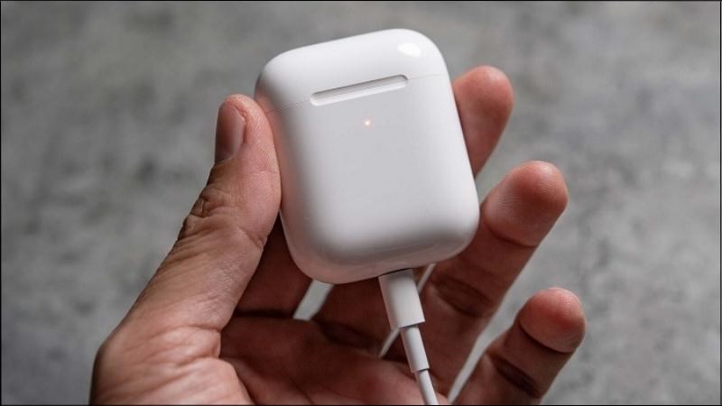 Sạc đầy pin cho Airpod để duy tr&igrave; hoạt động kết nối với c&aacute;c thiết bị