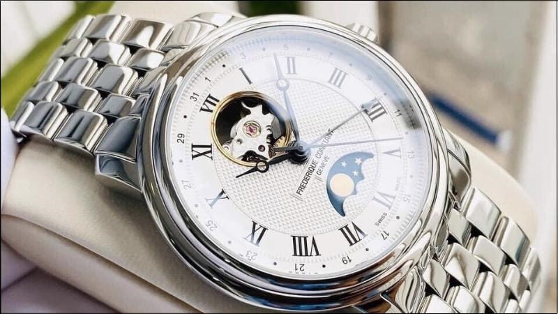 Đồng hồ Frederique Constant có thiết kế nổi bật với bộ máy in-house 