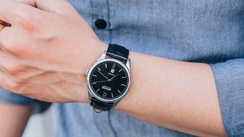 Đồng hồ cơ lộ m&aacute;y MVW chắc chắn v&agrave; bền bỉ