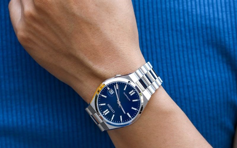 Cổ tay 15cm nên chọn mua đồng hồ có kích thước mặt số từ 30 đến 40mm Cổ tay 15cm nên chọn mua đồng hồ có kích thước mặt số từ 30 đến 40mm