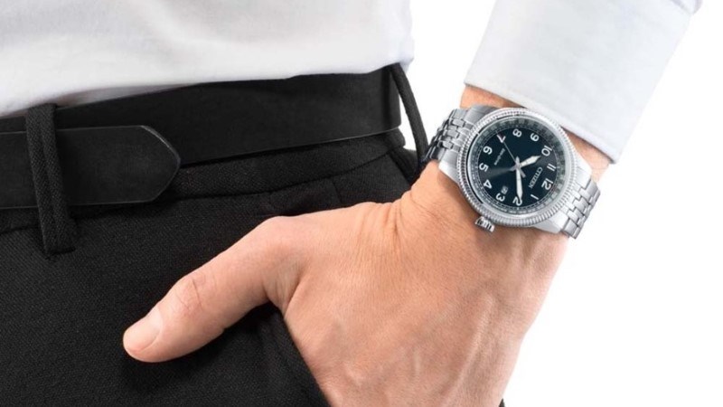 Thiết kế thanh lịch, mạnh mẽ, ph&ugrave; hợp với nam giới c&oacute; cổ tay 18cm