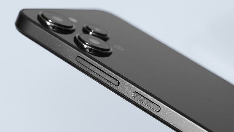 Điện thoại trang bị t&iacute;nh năng mở kh&oacute;a v&acirc;n tay cạnh viền, nhận diện khu&ocirc;n mặt 